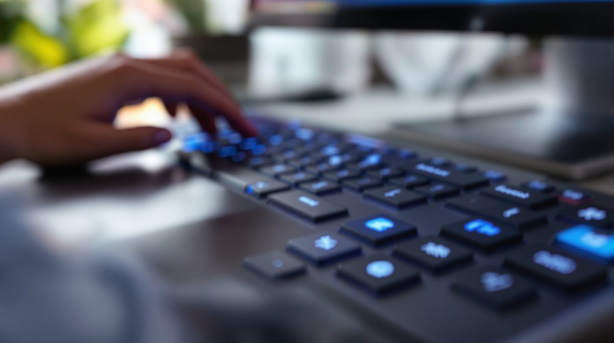 Tastatur mit hervorgehobenen Shortcut-Tasten für Facebook